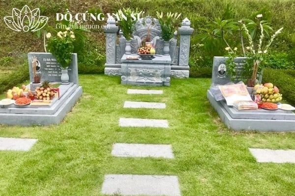 Should the ancestor worship be conducted at home or at the grave?